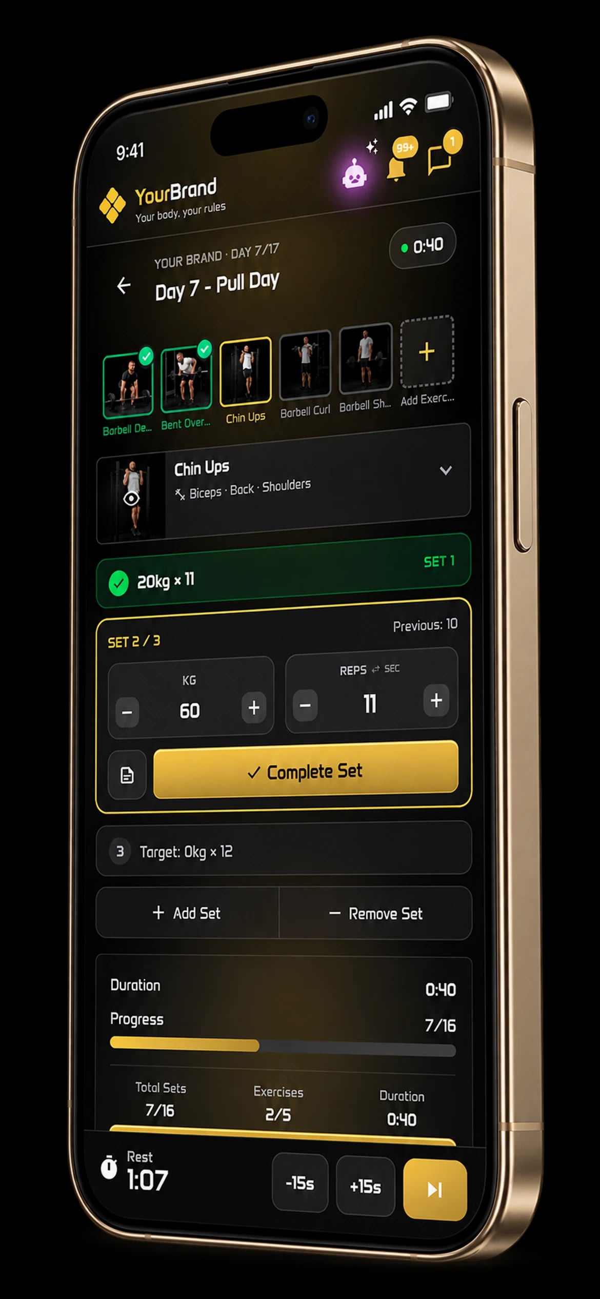Trainera workout on a left-facing phone, with exercise video thumbnails, sets, reps and a rest timer